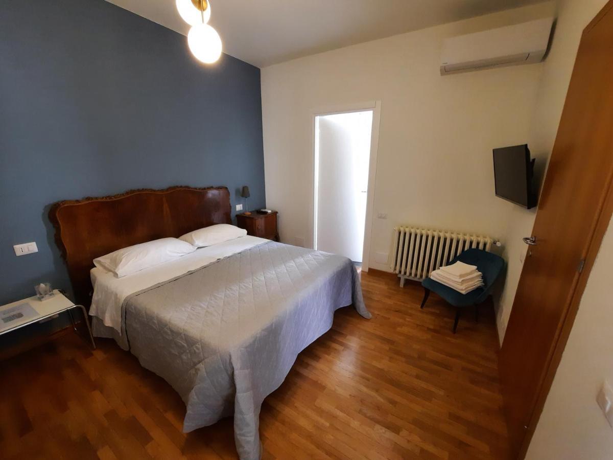R&B Del Vicolo Bed & Breakfast เชซานา ภายนอก รูปภาพ